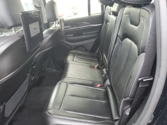 Used 2023 Jeep Grand Cherokee Limited w/ Luxury Tech Group II AWD/4WD image 15