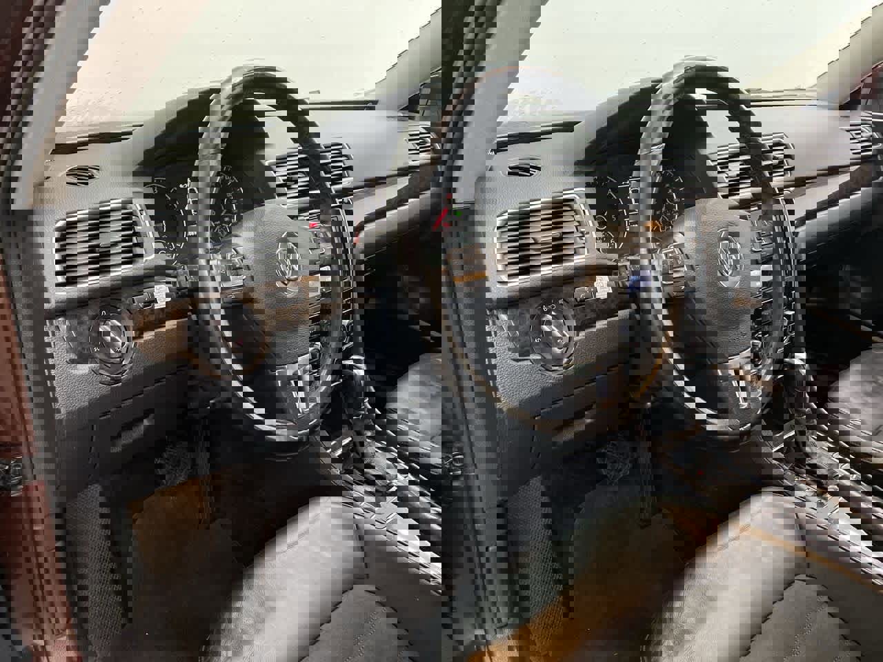 Used 2014 Volkswagen Passat TDI SEL Premium image 2