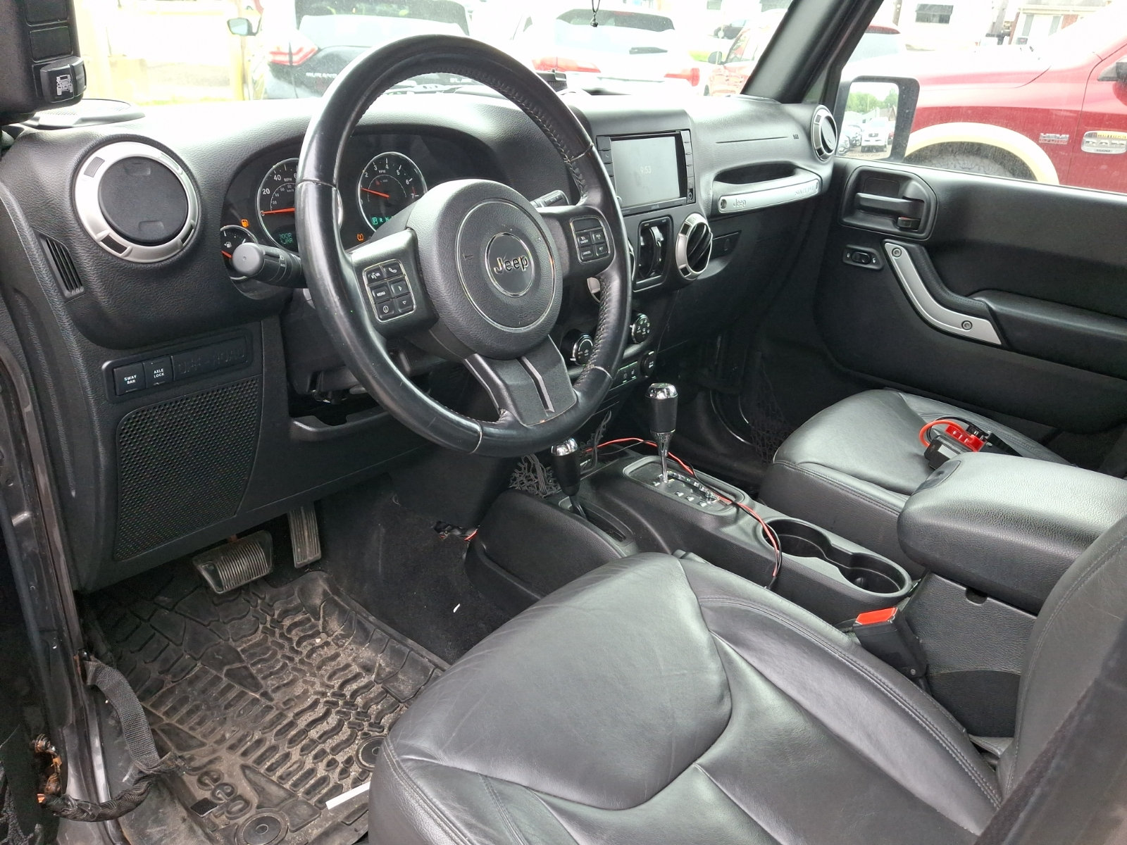 Used 2017 Jeep Wrangler Unlimited Rubicon w/ Connectivity Group AWD/4WD image 5