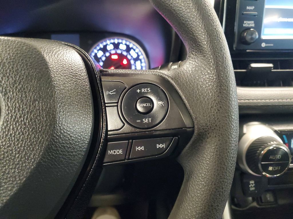 Used 2021 Toyota RAV4 XLE w/ Convenience Package image 23