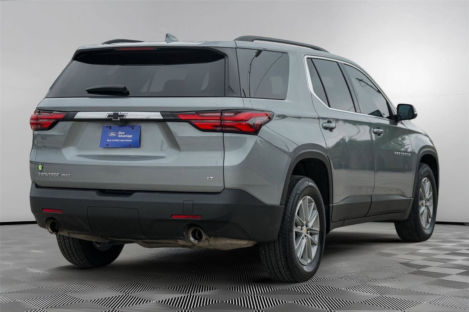 Used 2023 Chevrolet Traverse LT w/ Rear Camera Mirror Package AWD/4WD image 5