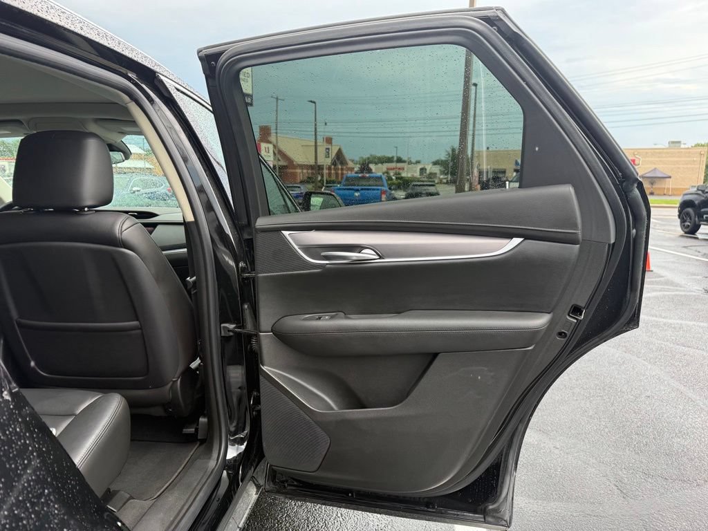 Used 2017 Cadillac XT5 Premium Luxury AWD/4WD image 9