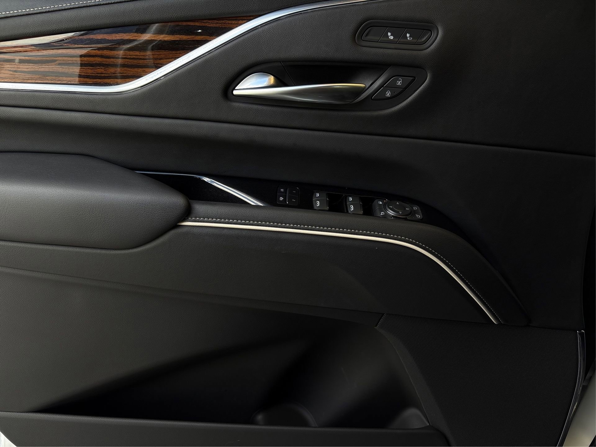 Certified 2022 Cadillac Escalade Luxury image 21