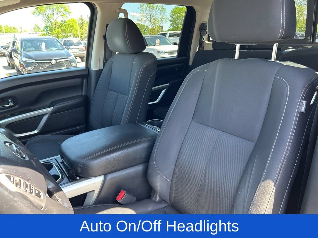 Used 2018 Nissan Titan SV w/ SV Convenience Package AWD/4WD image 14