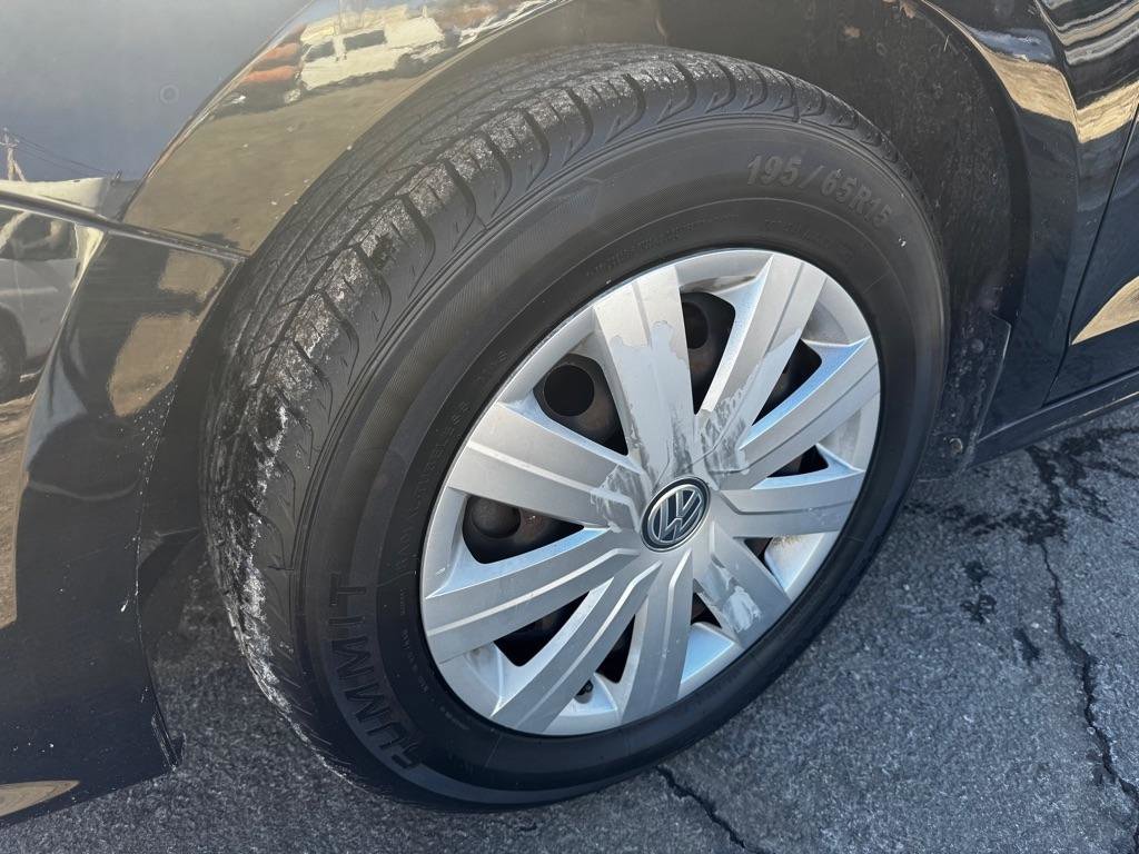 Used 2016 Volkswagen Jetta S image 2