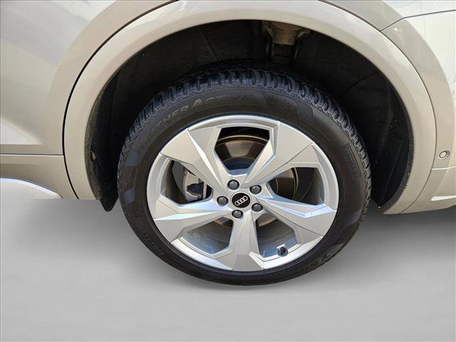 Used 2021 Audi Q5 Prestige w/ Prestige Package image 24