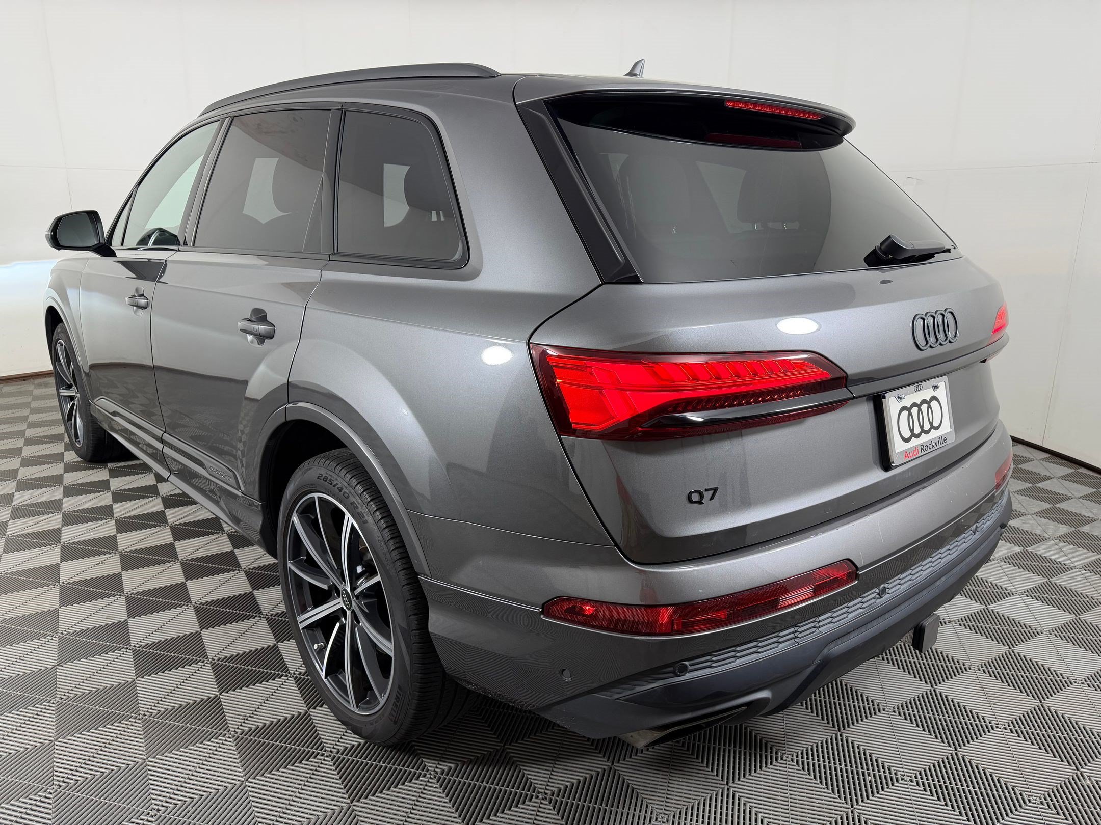 Used 2025 Audi Q7 2.0T Premium Plus w/ Premium Plus Package AWD/4WD image 3