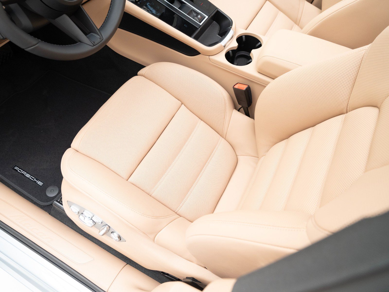 New 2026 Porsche Macan image 17