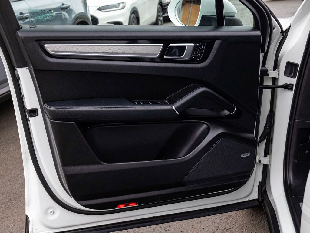 Used 2023 Porsche Cayenne Platinum Edition image 11
