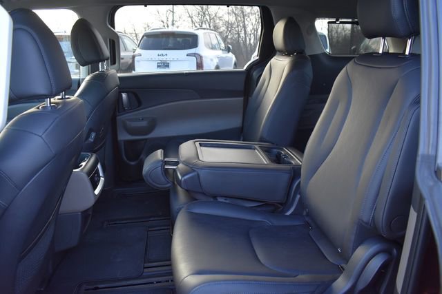 New 2026 Kia Carnival EX FWD image 21