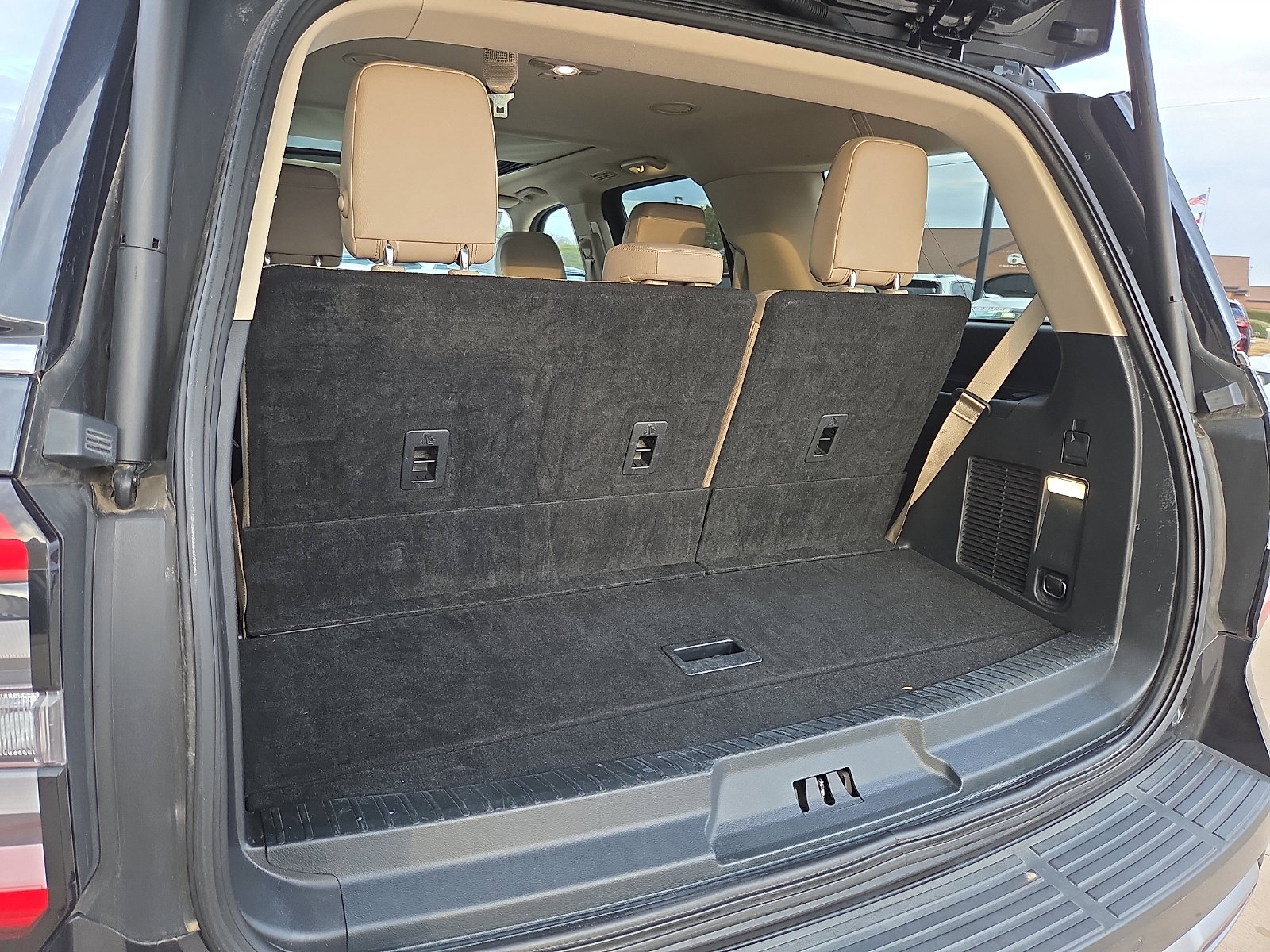 Used 2023 Ford Expedition Limited image 8