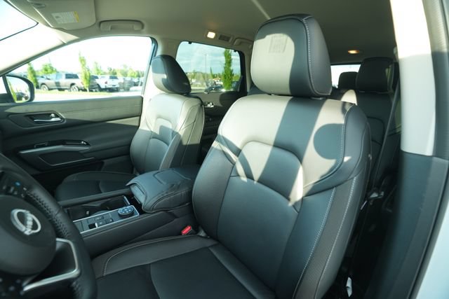 Used 2025 Nissan Pathfinder SL AWD/4WD image 40