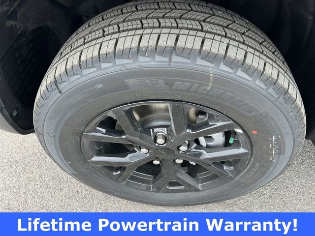 New 2025 Jeep Grand Cherokee Altitude image 12