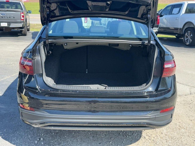 Used 2025 Volkswagen Jetta S image 5