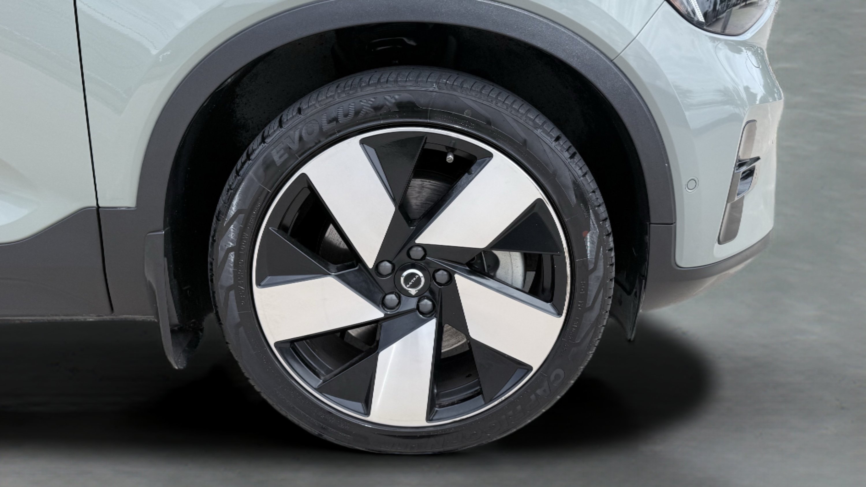 Used 2023 Volvo XC40 Recharge Ultimate AWD/4WD image 9