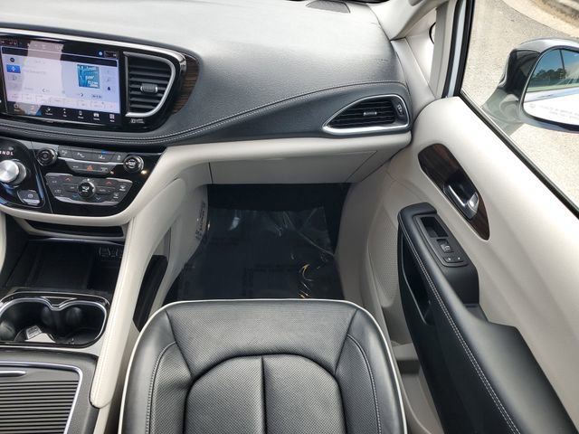 Used 2023 Chrysler Pacifica Limited image 19
