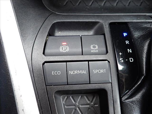 Used 2021 Toyota RAV4 XLE w/ Convenience Package FWD image 17