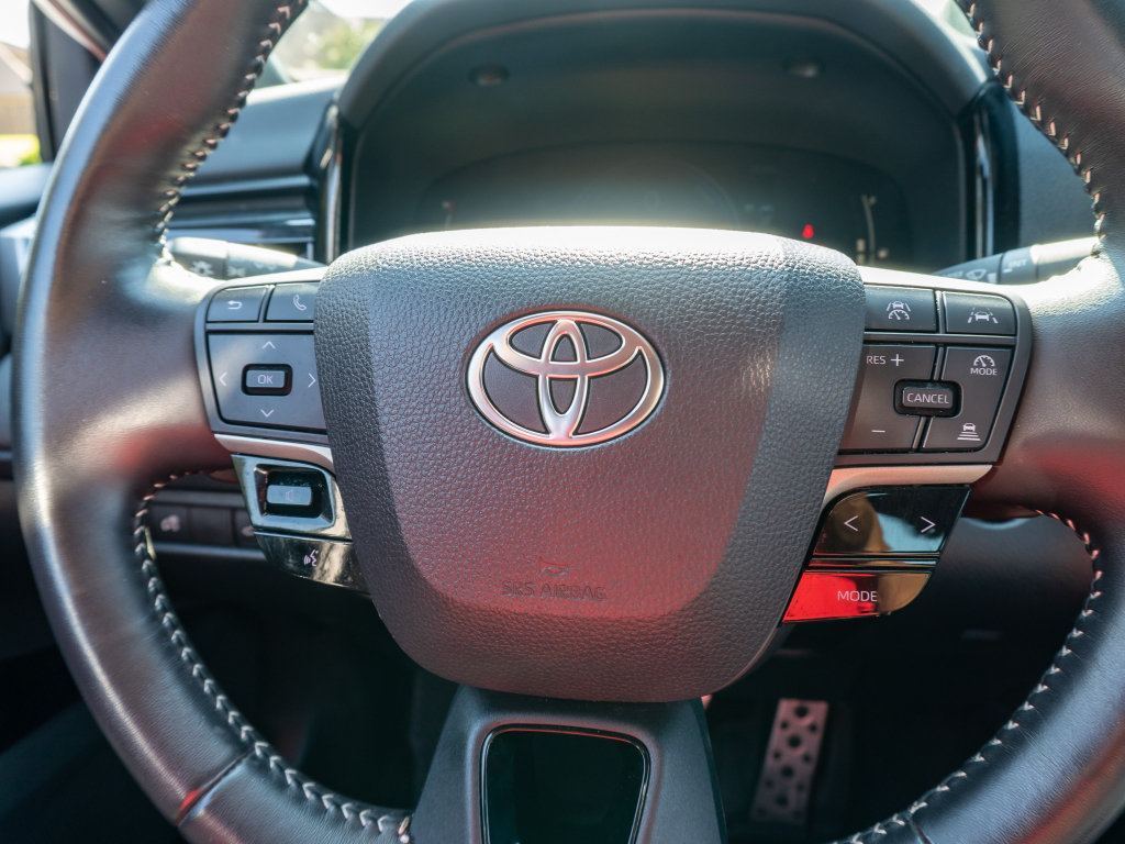 Used 2025 Toyota Camry SE FWD image 29