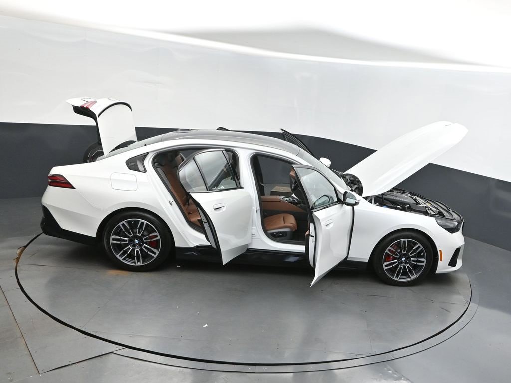 New 2026 BMW 550e xDrive w/ Premium Package image 52