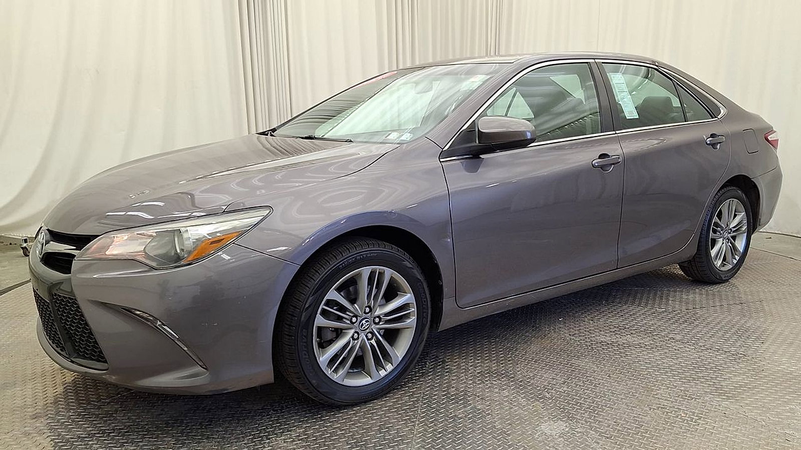 Used 2017 Toyota Camry SE w/ Moonroof Package image 7