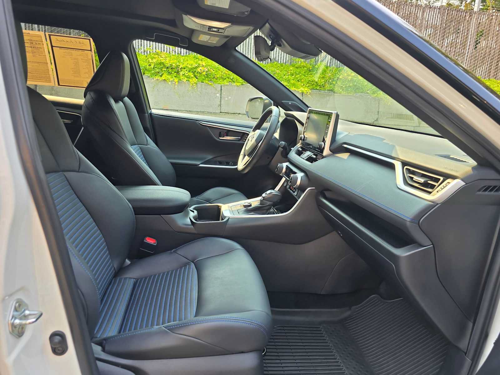 Used 2022 Toyota RAV4 XSE AWD/4WD image 11