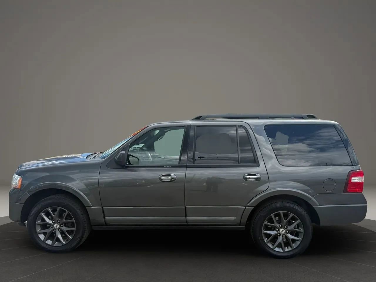 Used 2017 Ford Expedition Limited w/ Equipment Group 301A AWD/4WD image 10