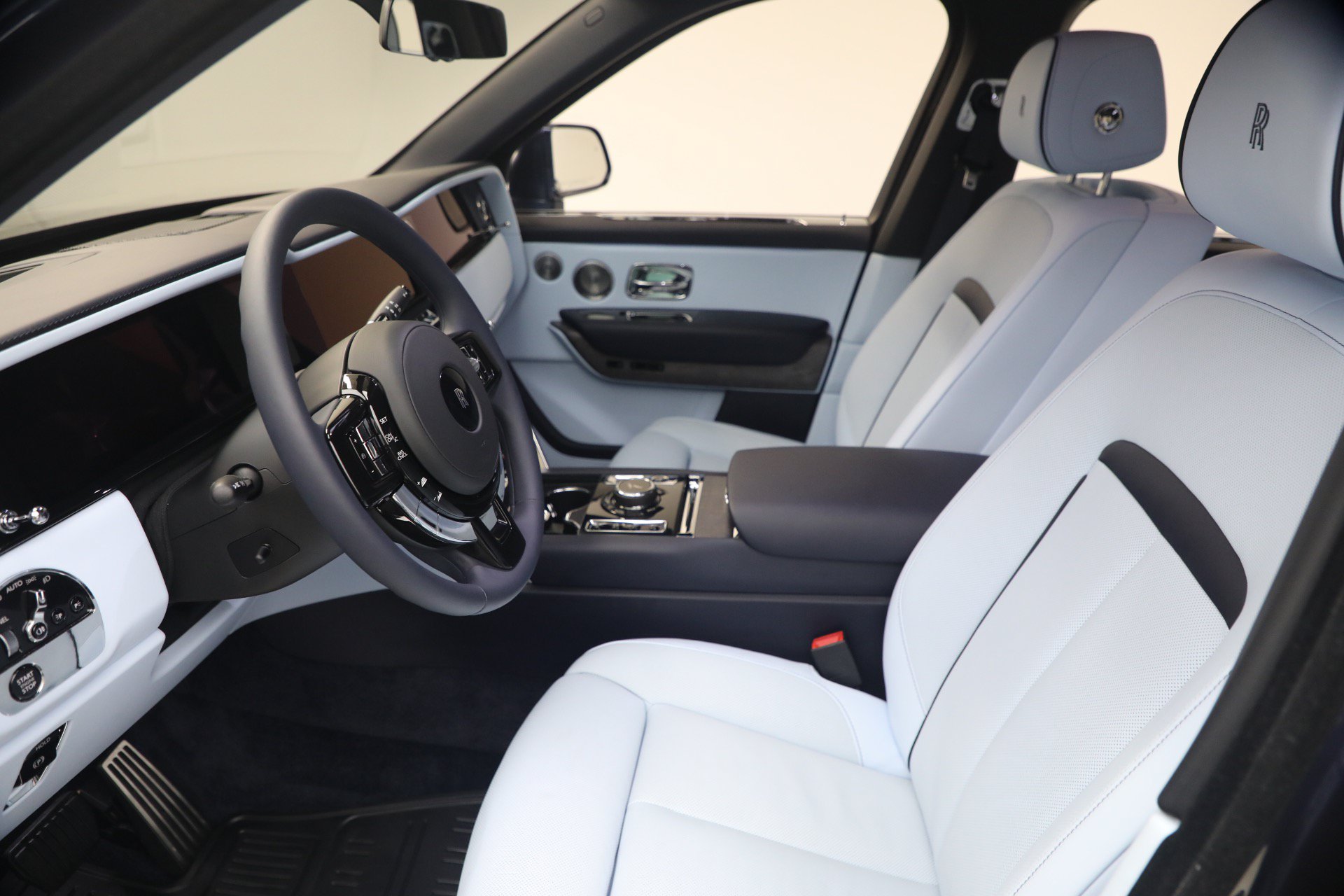 Certified 2025 Rolls-Royce Cullinan AWD/4WD image 16