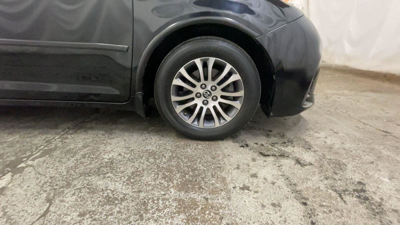 Used 2018 Toyota Sienna XLE FWD image 16