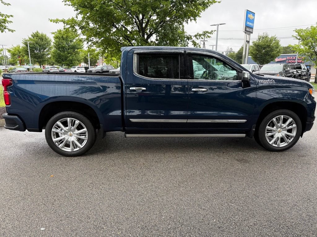 Used 2023 Chevrolet Silverado 1500 High Country w/ High Country Premium Package AWD/4WD image 6