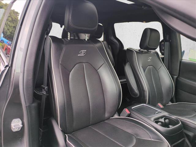 Used 2019 Chrysler Pacifica Limited w/ Advanced Safetytec Group FWD image 22