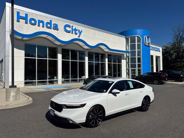 Used 2023 Honda Accord Touring image 2
