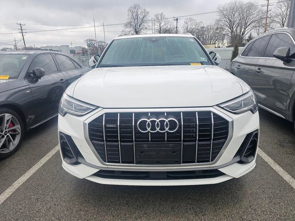 Used 2023 Audi Q3 2.0T Premium w/ Convenience Package image 2