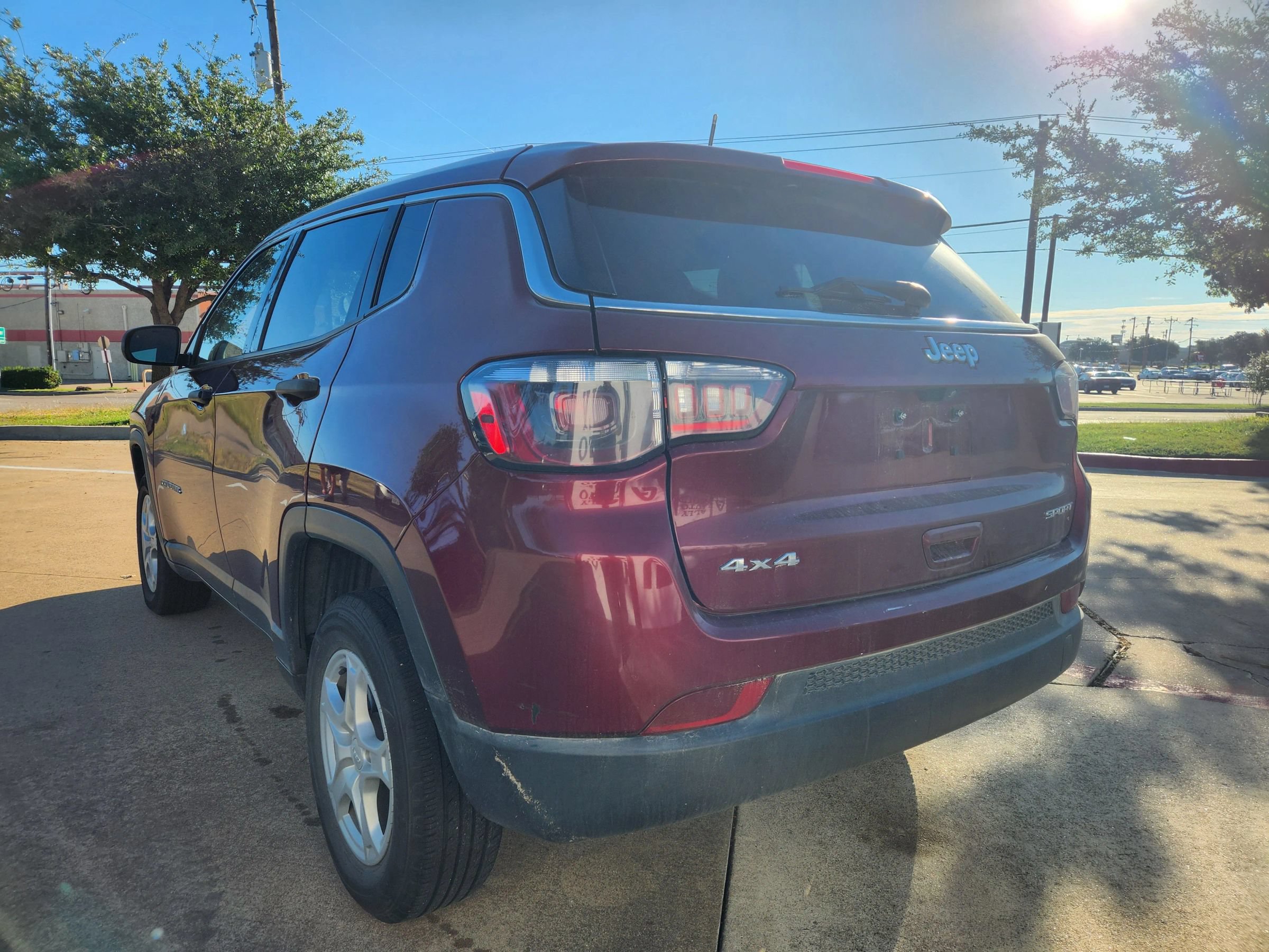 Used 2022 Jeep Compass Sport AWD/4WD image 3