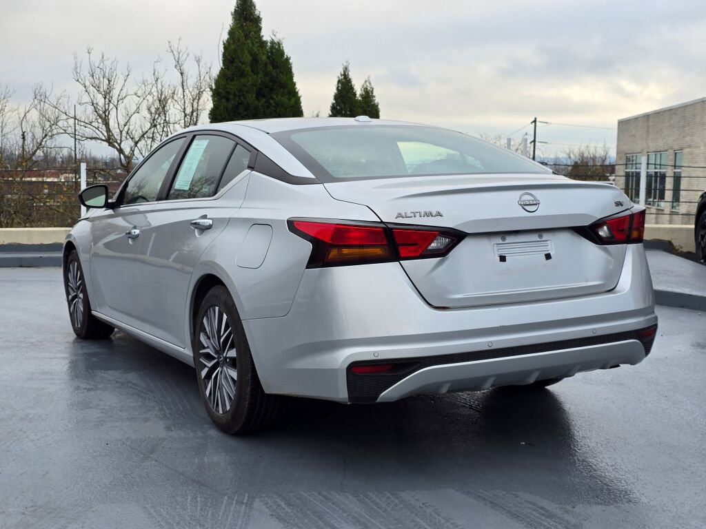 Used 2024 Nissan Altima 2.5 SV image 3