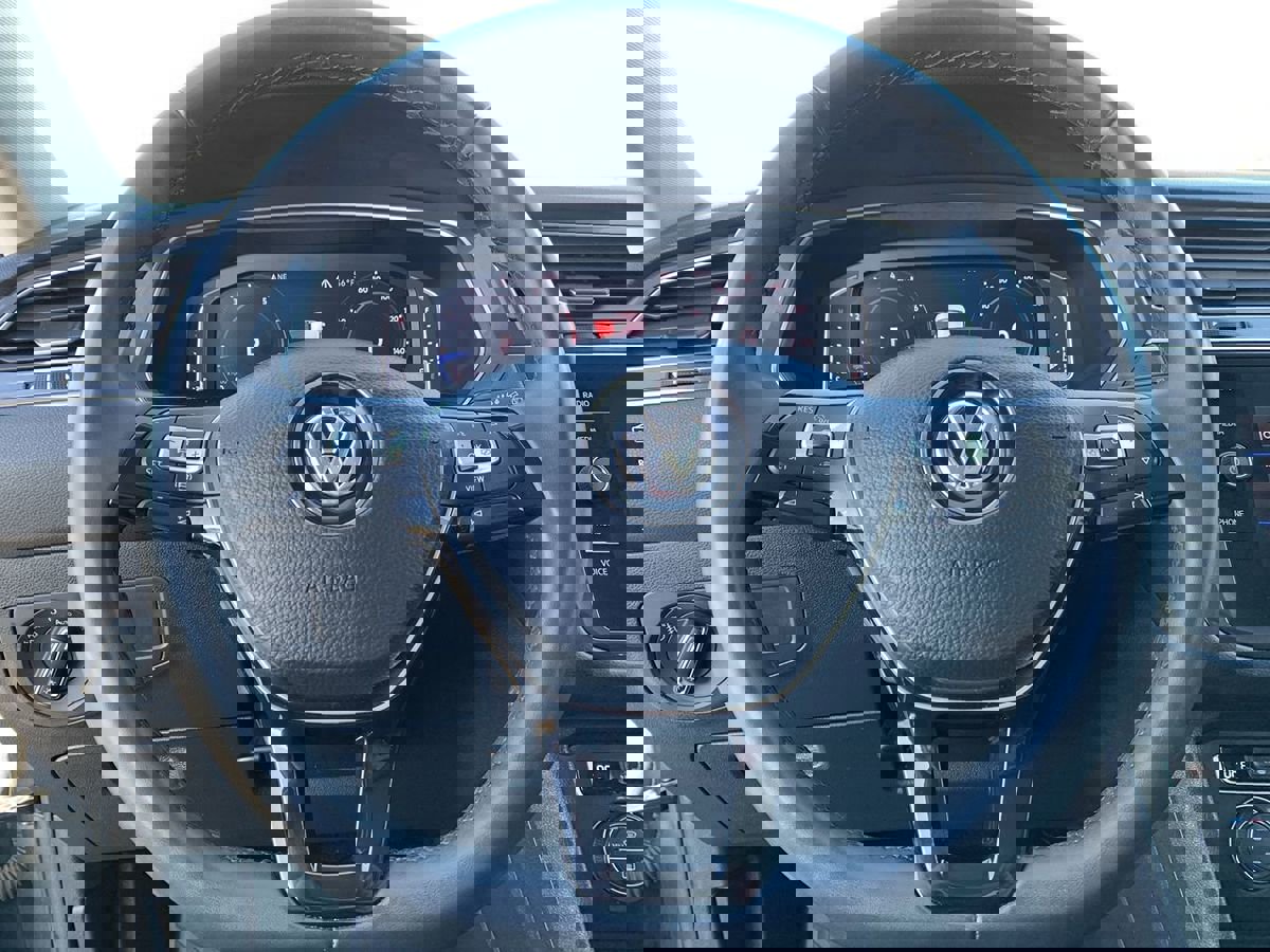 Used 2020 Volkswagen Tiguan SE R-Line image 18