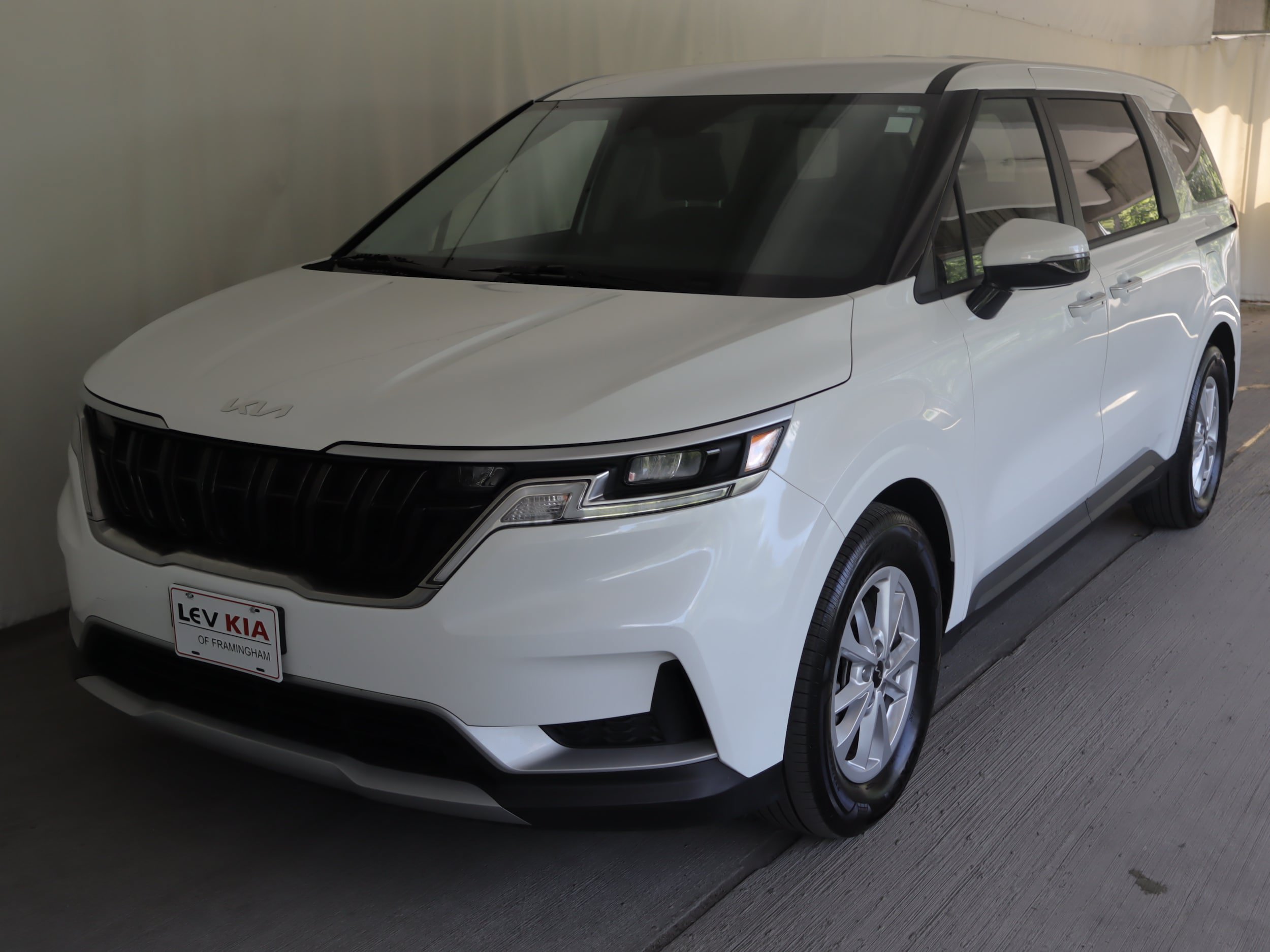 Used 2024 Kia Carnival LX FWD image 18