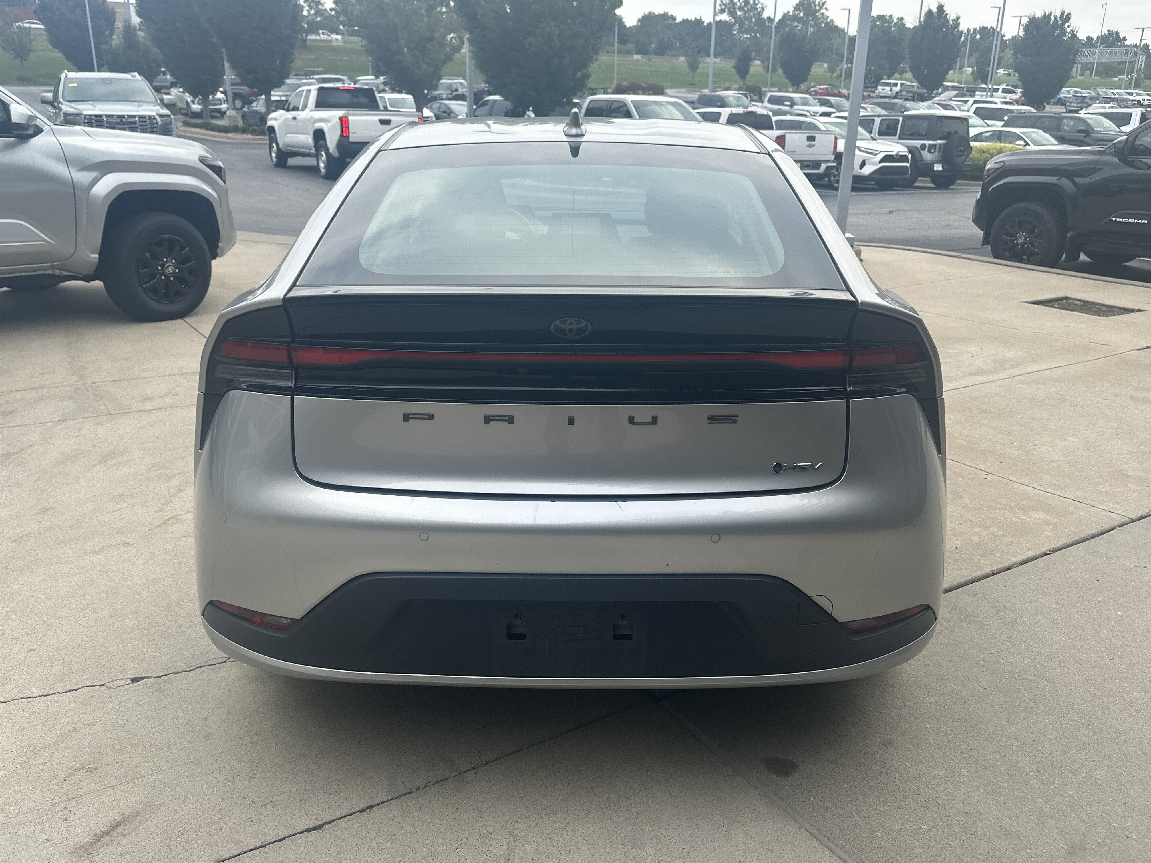 Used 2025 Toyota Prius LE FWD image 7