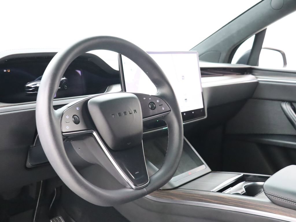 Used 2024 Tesla Model X image 15