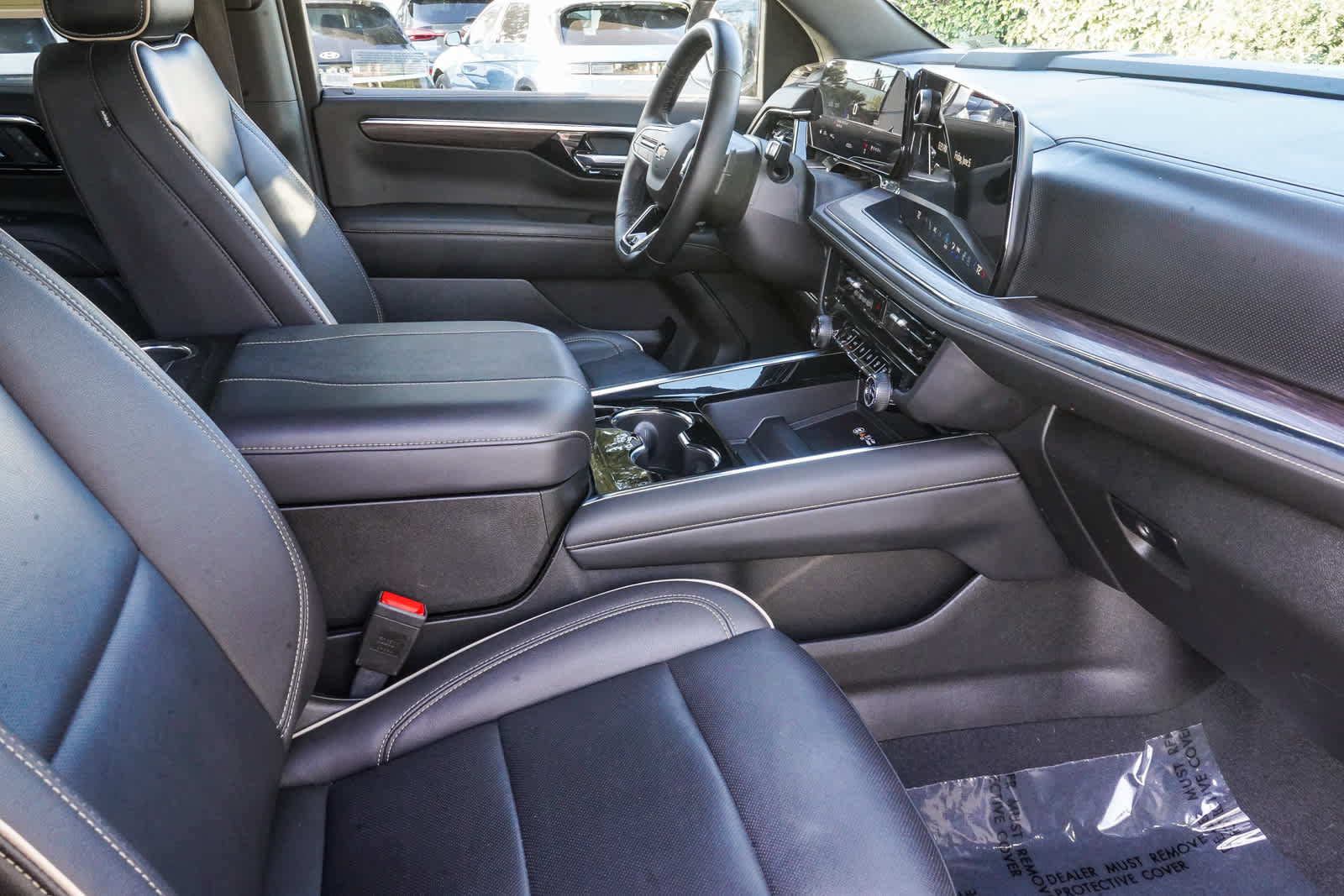 Used 2025 Chevrolet Suburban Premier AWD/4WD image 13