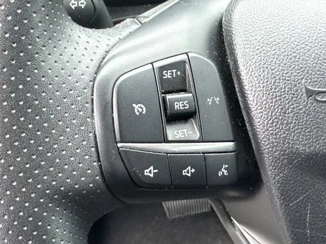 Used 2025 Ford Escape ST-Line FWD image 33