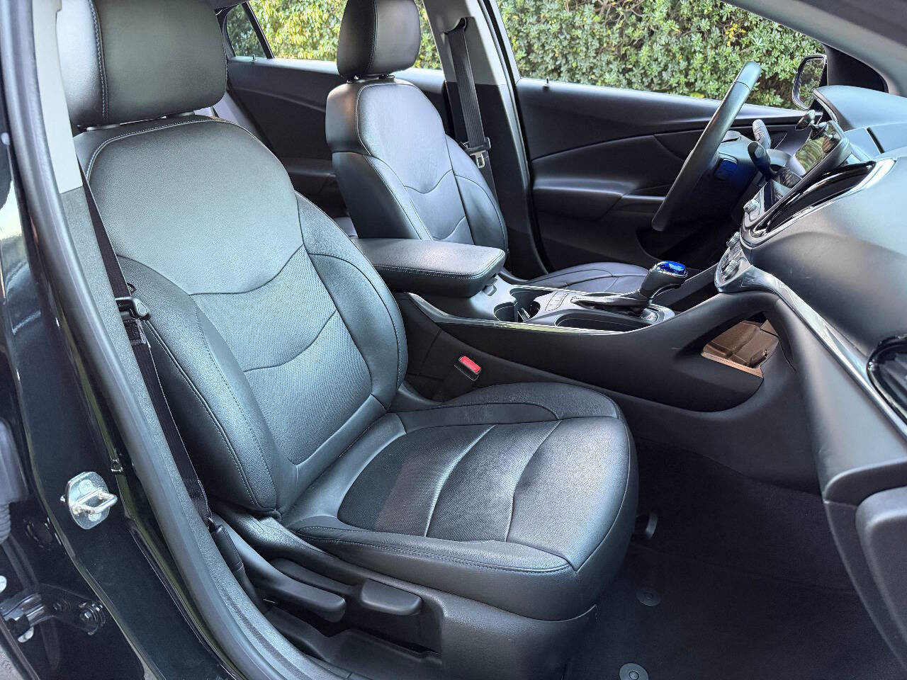 Used 2016 Chevrolet Volt Premier w/ Driver Confidence Package image 26