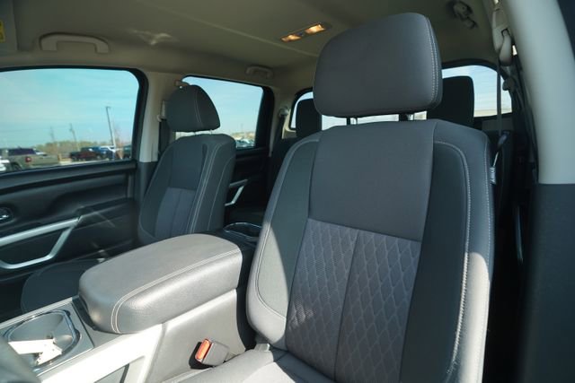 Used 2021 Nissan Titan SV w/ SV Convenience Package image 33