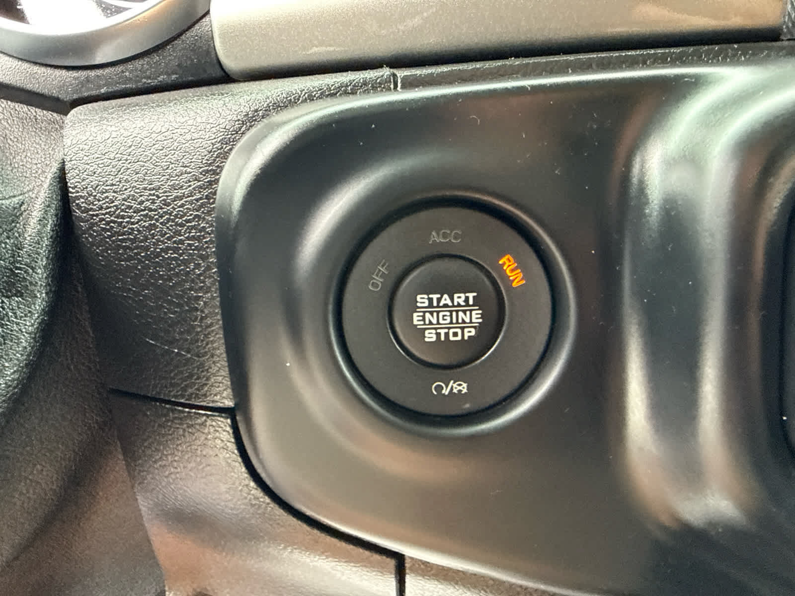 Used 2019 Jeep Wrangler Unlimited Sahara w/ Safety Group AWD/4WD image 19