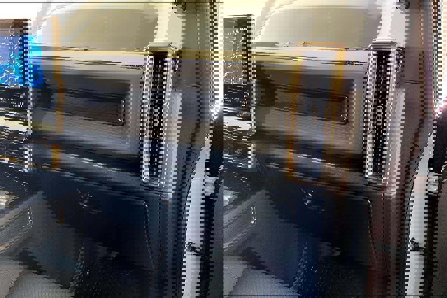 Certified 2025 GMC Hummer EV 2X w/ LPO, Sport Package image 16