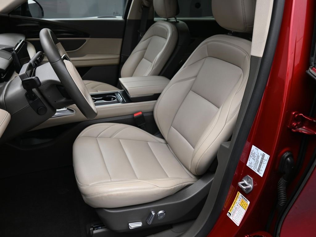 Used 2025 Lincoln Nautilus Premier image 11