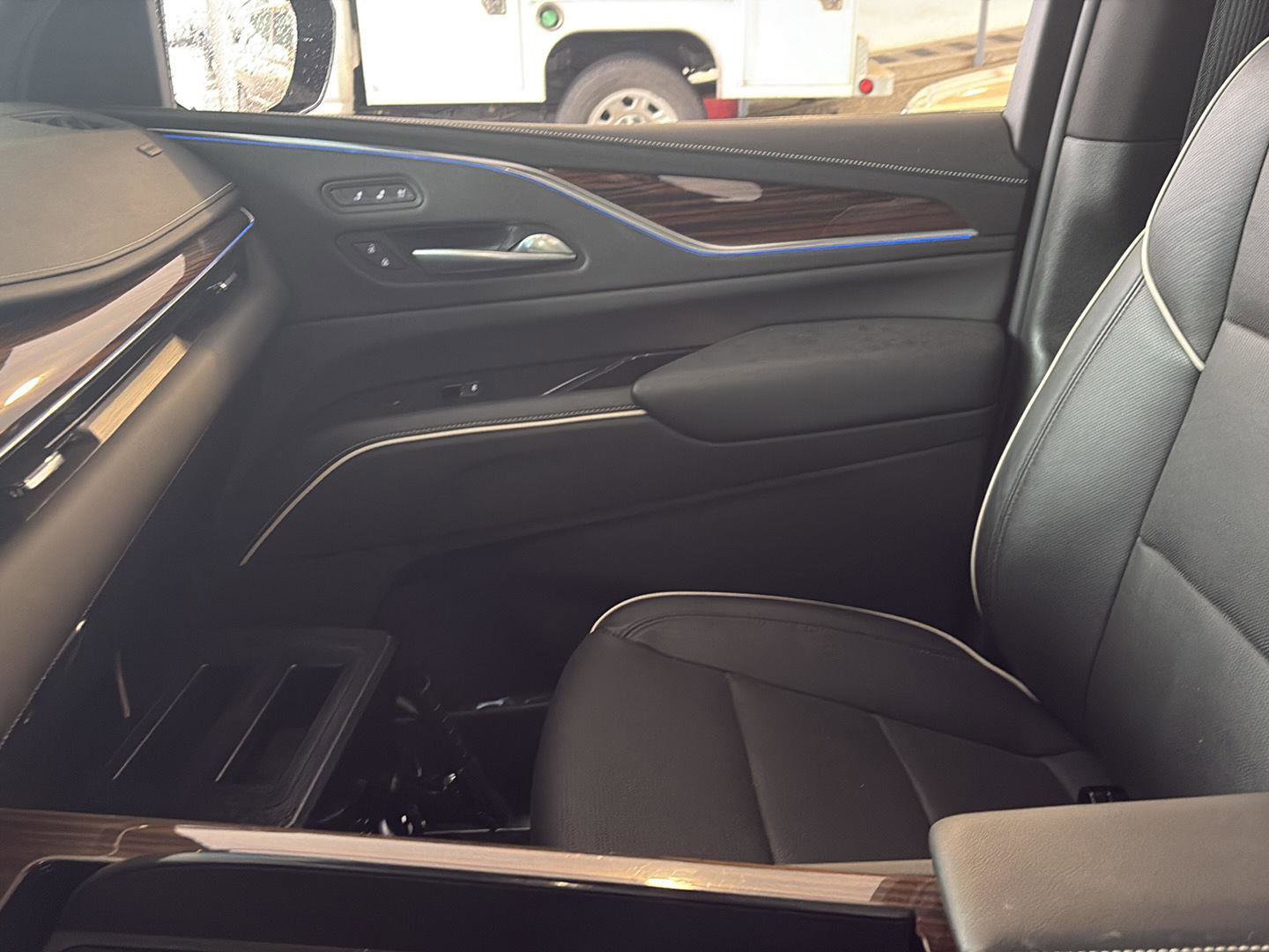 Used 2022 Cadillac Escalade ESV Premium Luxury image 18