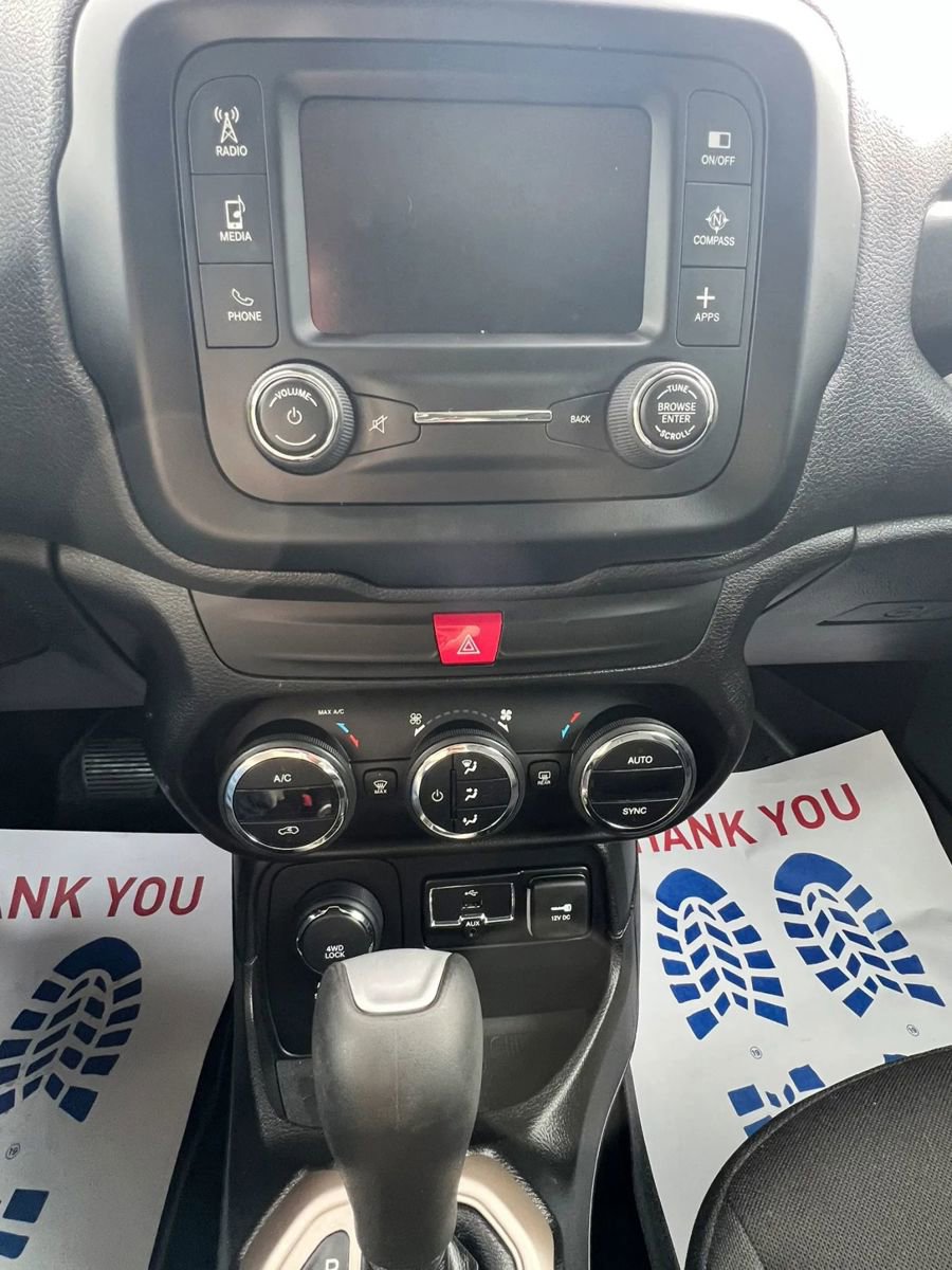 Used 2016 Jeep Renegade Latitude w/ Popular Equipment Group image 15