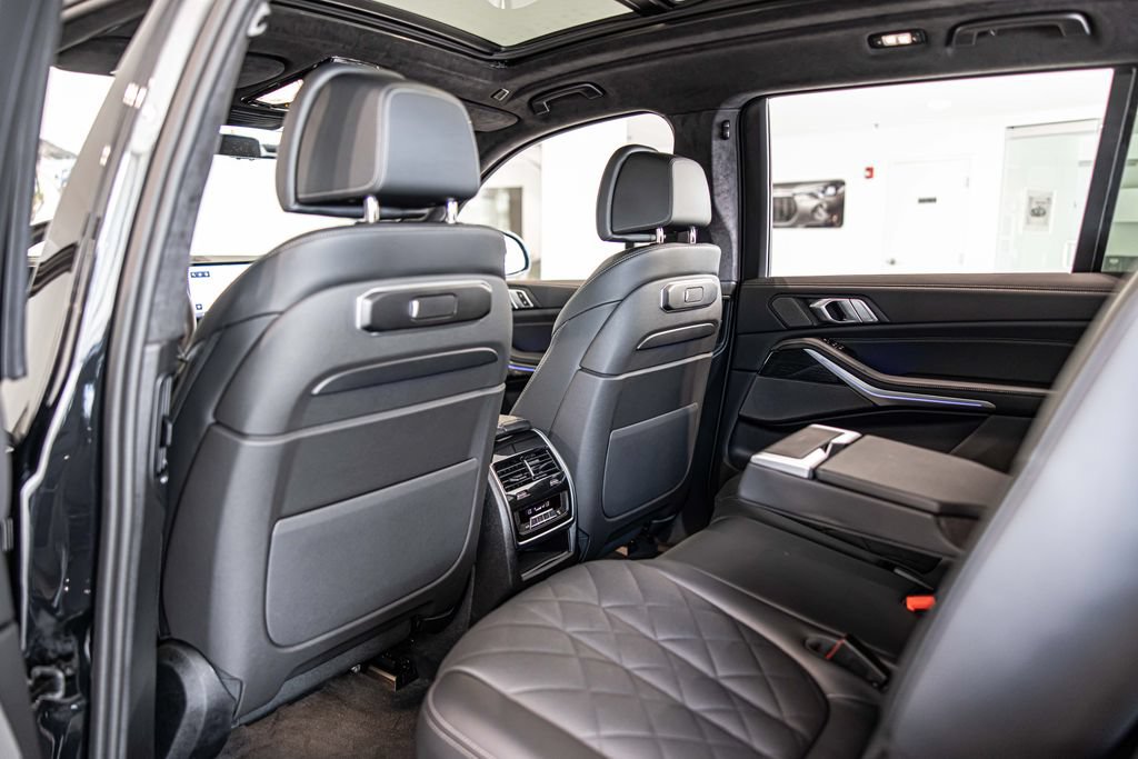 Used 2026 BMW X7 xDrive40i w/ M Sport Package AWD/4WD image 33