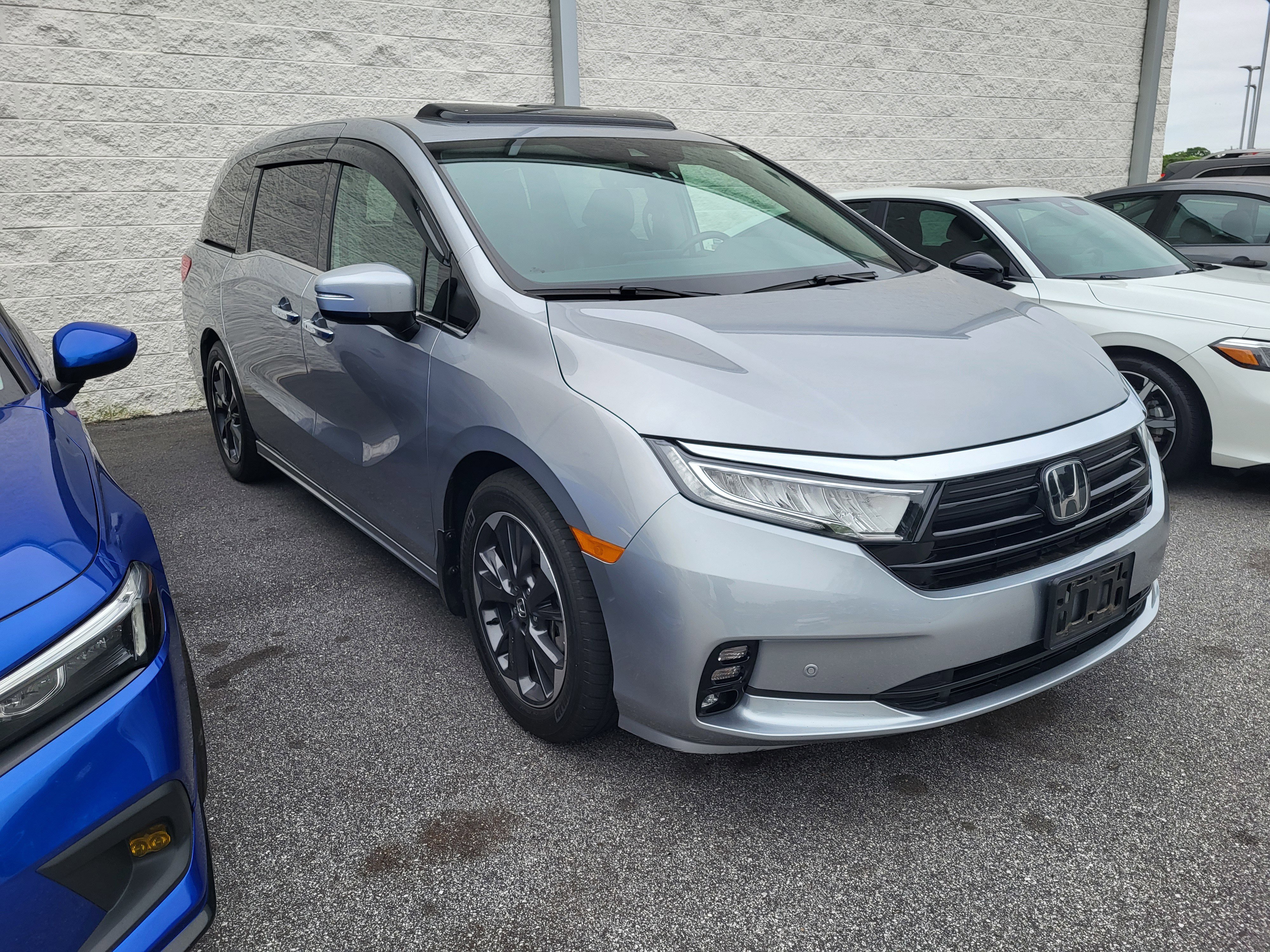 Used 2021 Honda Odyssey Elite image 3