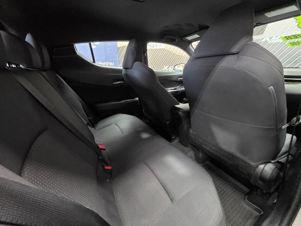 Used 2018 Toyota C-HR XLE FWD image 24